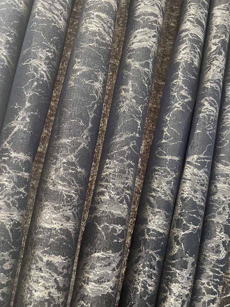 Mabel Gol Çizgili Siyah Fon Perde – Estetik Fon Perde - 1