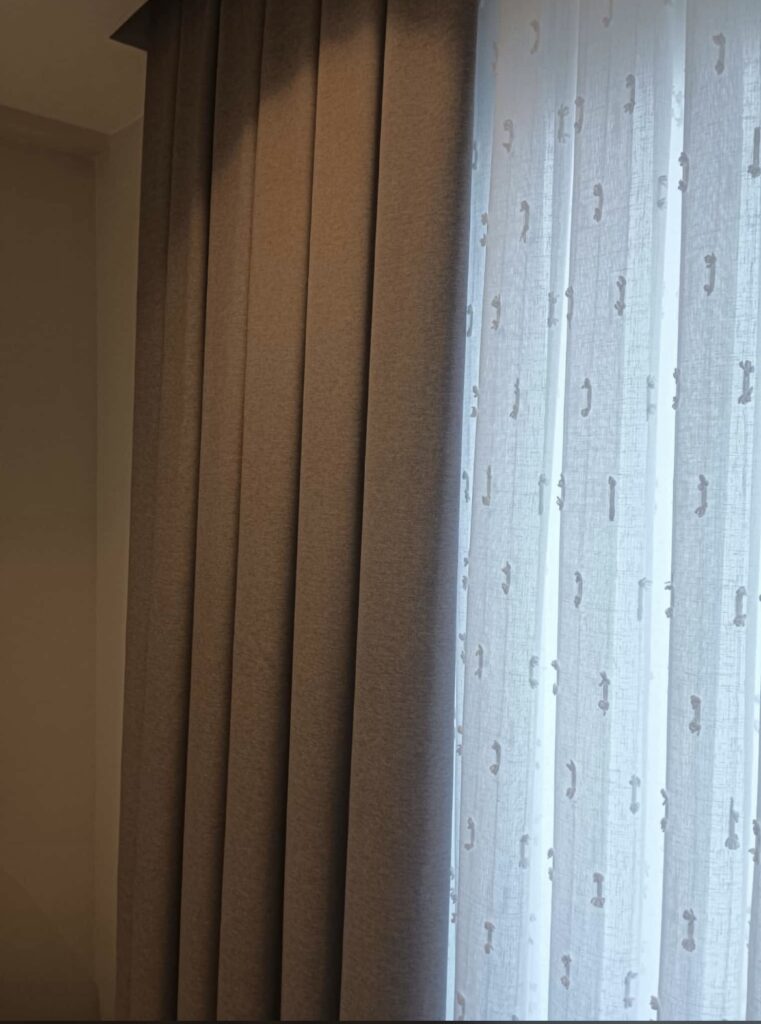 Jakarlı Ponponlu Tül Perde – Şık Desenli, Modern Salon ve Oturma Odası Perdesi Beatifull Serpme - 1