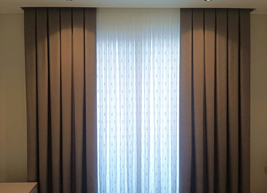 Jakarlı Ponponlu Tül Perde – Şık Desenli, Modern Salon ve Oturma Odası Perdesi Beatifull Serpme - 2