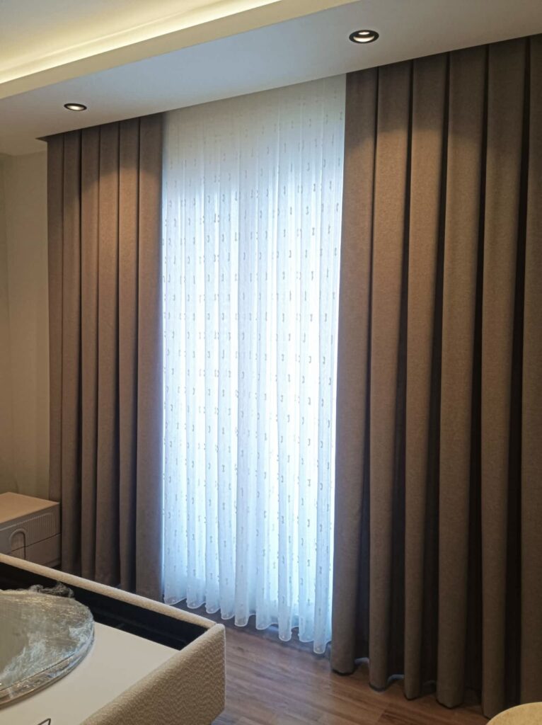 Jakarlı Ponponlu Tül Perde – Şık Desenli, Modern Salon ve Oturma Odası Perdesi Beatifull Serpme - 3